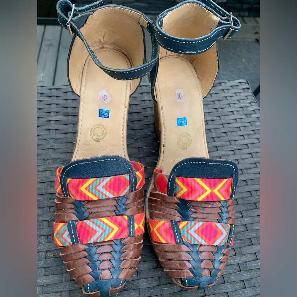 Sandals purchased from Mexico! Hand made! Size 10 - upper leather and fabric!